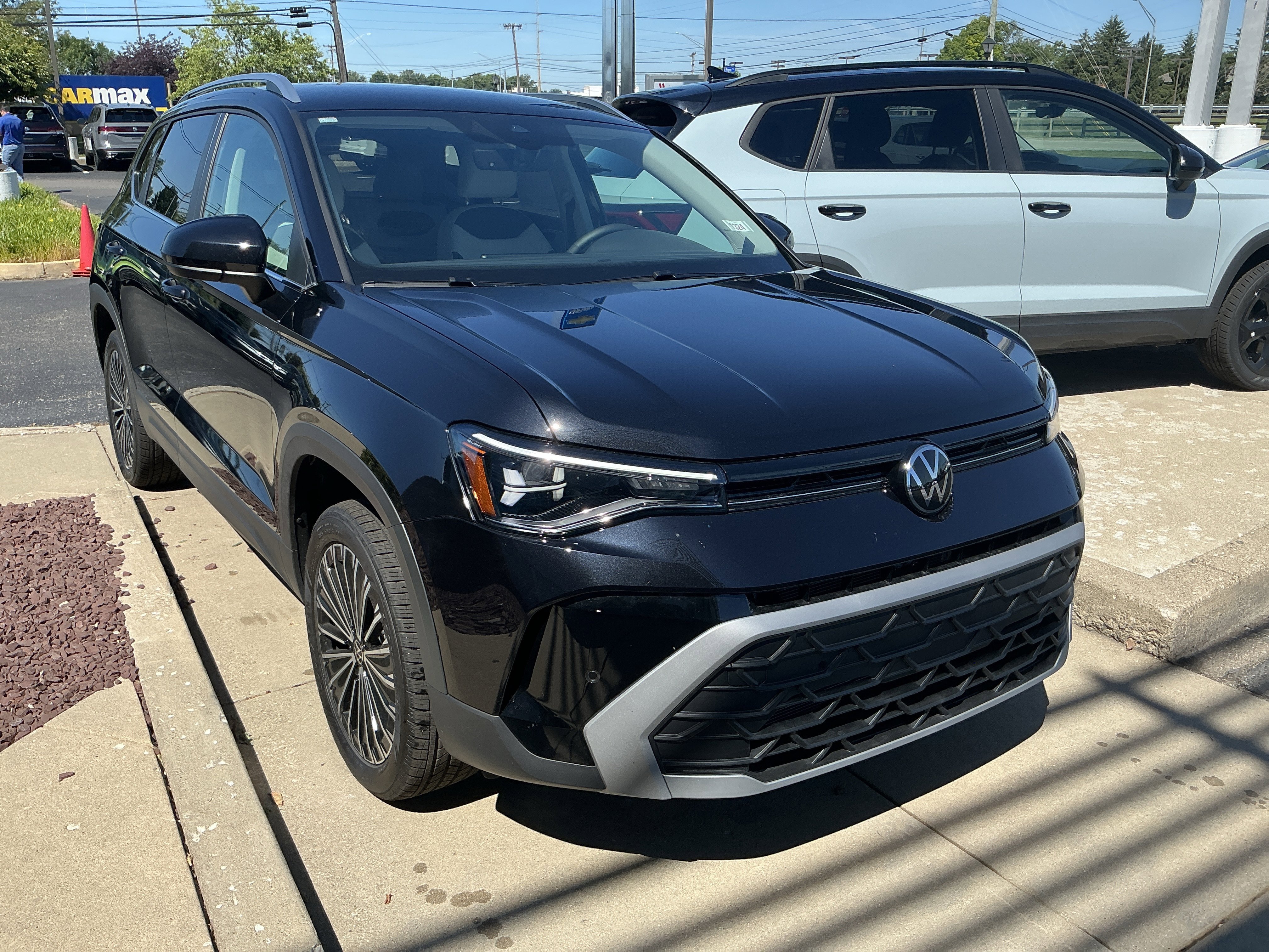 New 2026 Deep Black Pearl Volkswagen SE image 2