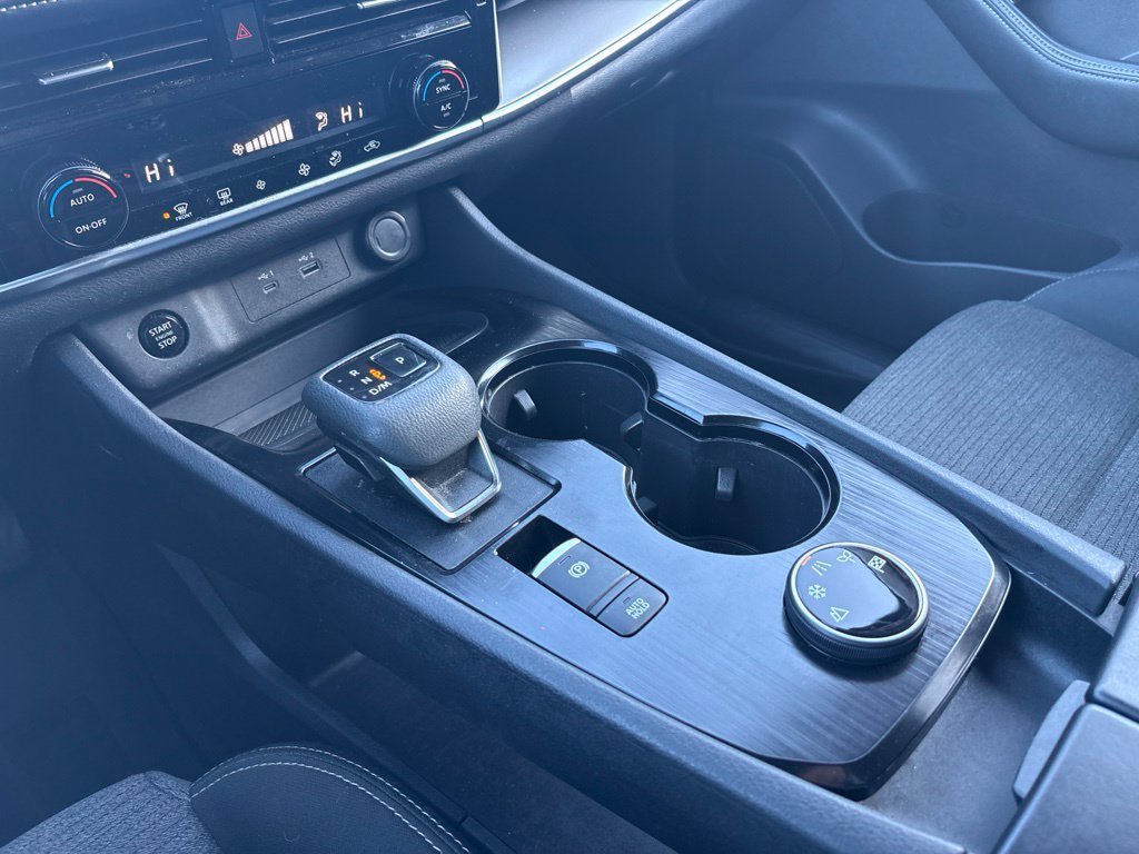 Used 2022 Gray Nissan SV image 22