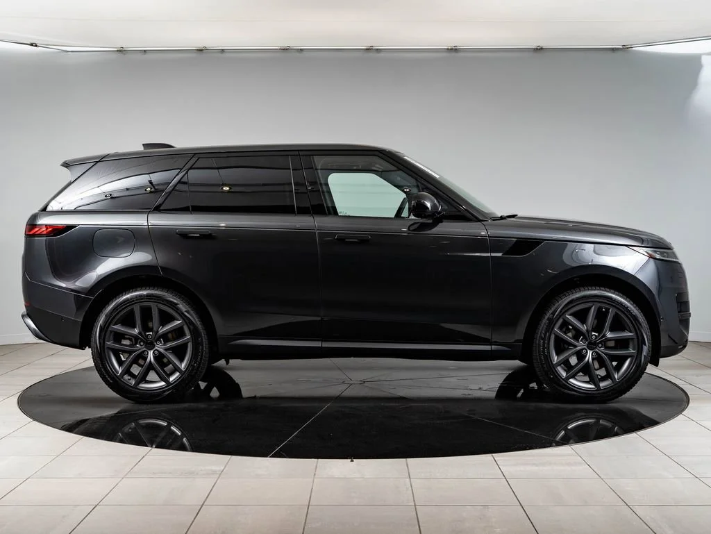 New 2026 Carpathian Grey Land Rover SE image 11
