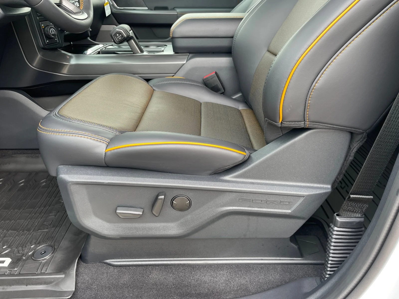 New 2026 Oxford White Ford Tremor image 15