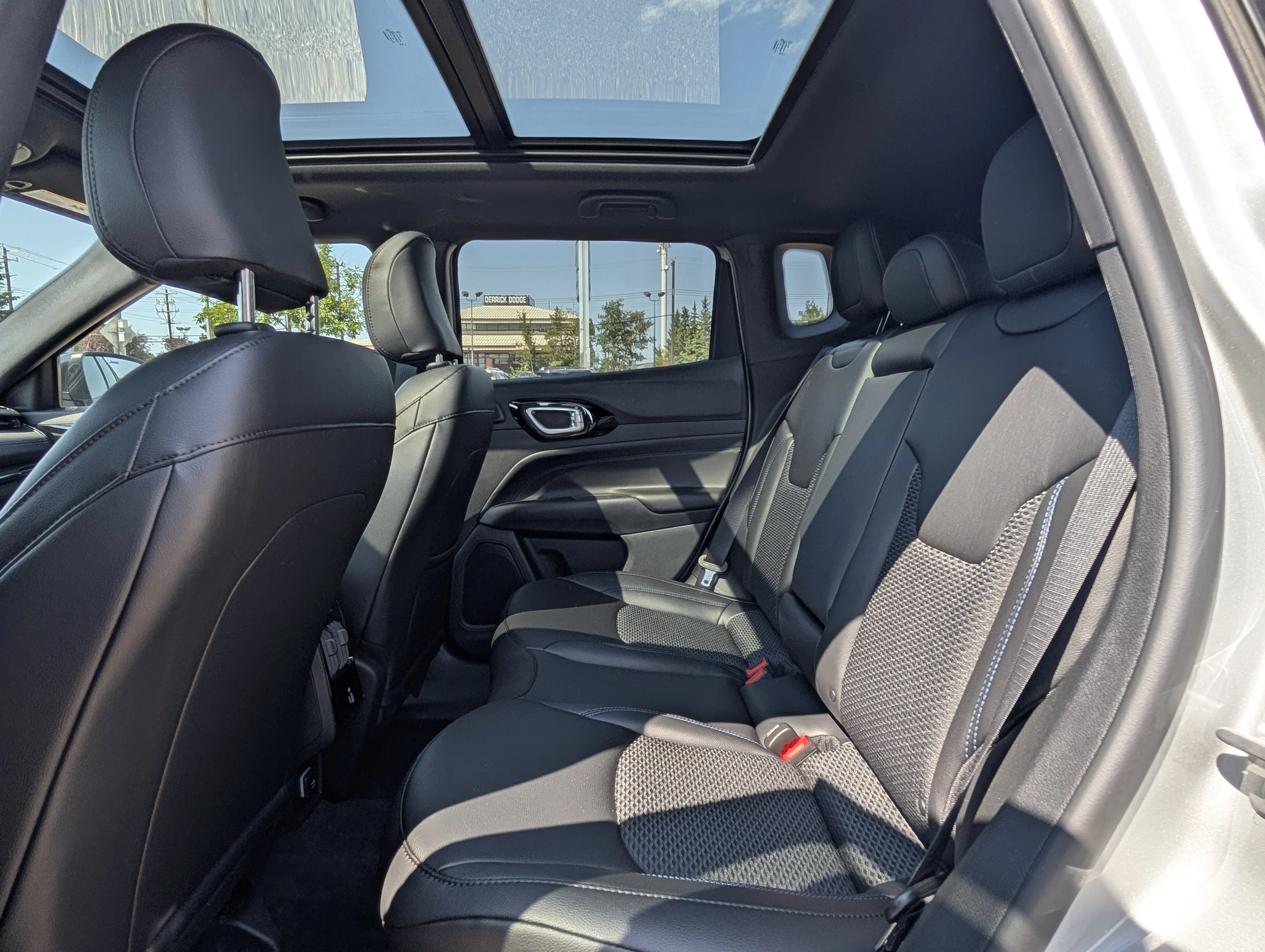 New 2026 Silver Zynith Metallic Jeep North image 20