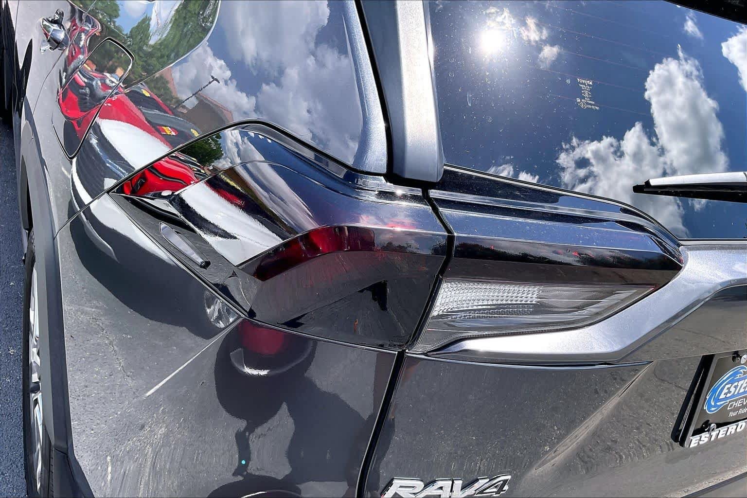 Used 2020 Magnetic Gray Metallic Toyota XLE Premium image 29