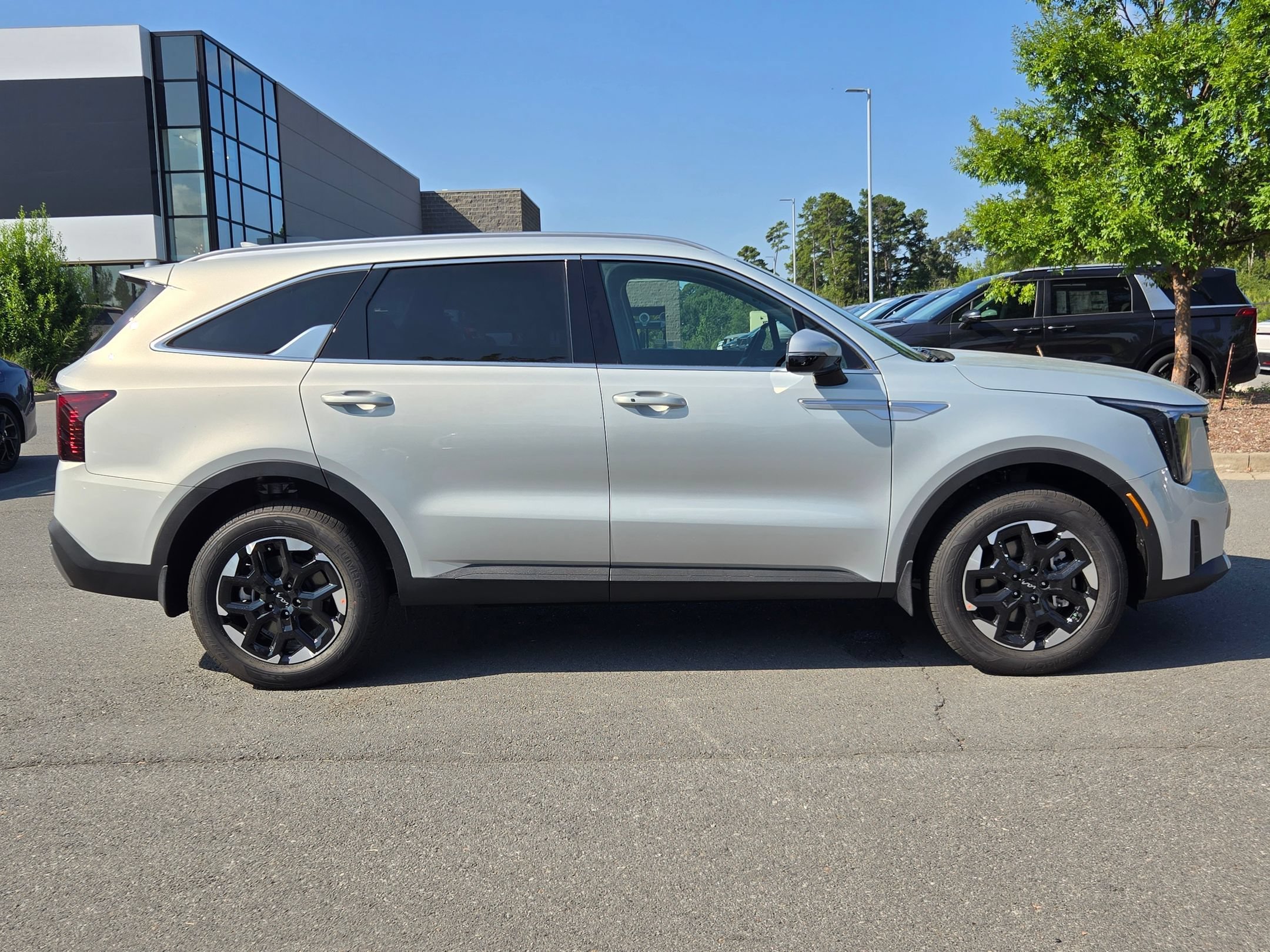 New 2026 Ivory Silver Kia S image 8