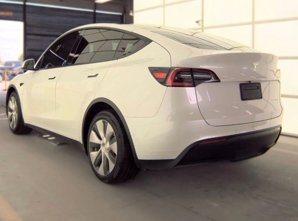 Used 2021 White Tesla Long Range image 9