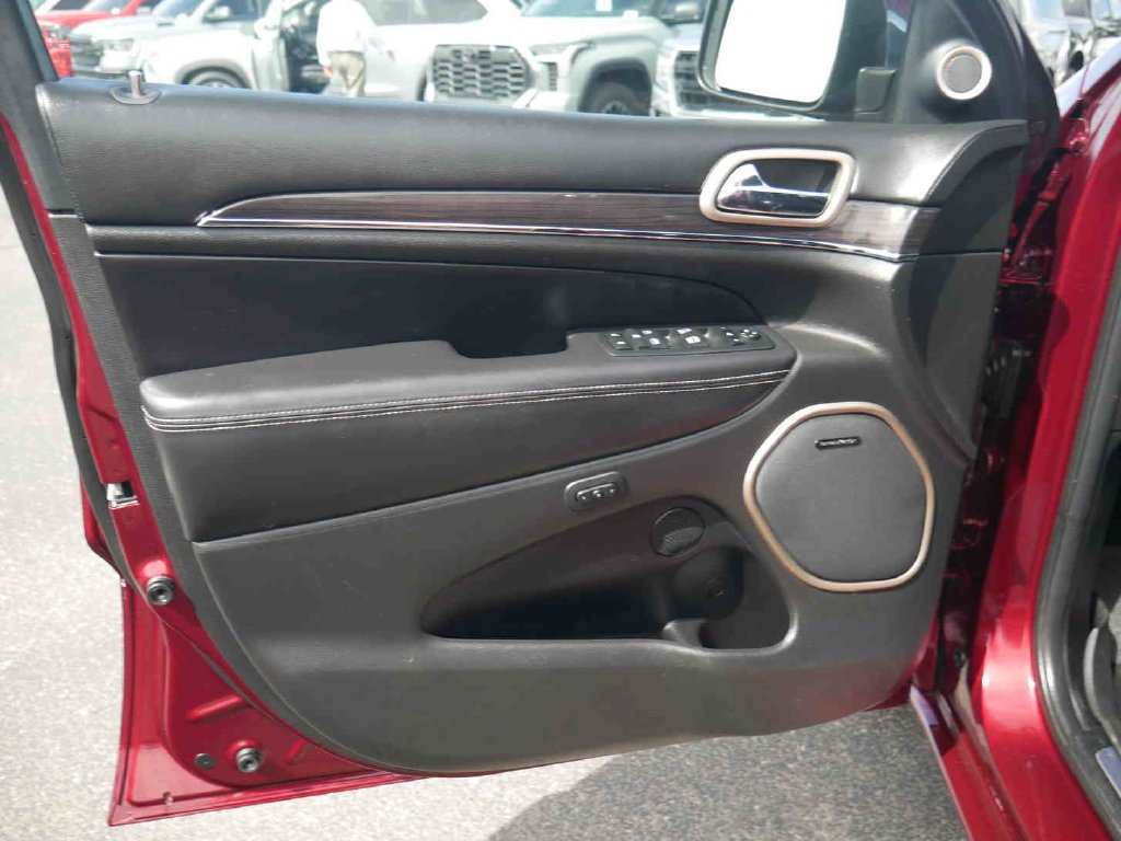 Used 2017 Red Jeep Overland image 26