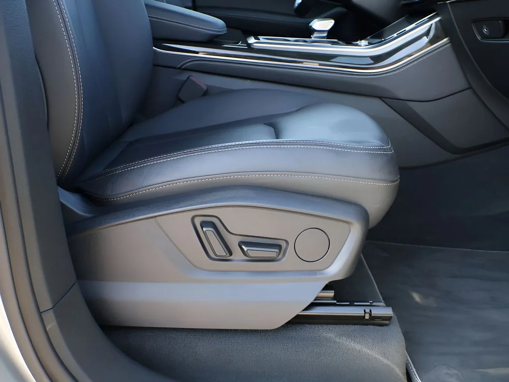 Used 2025  Audi 55 Premium Plus image 11
