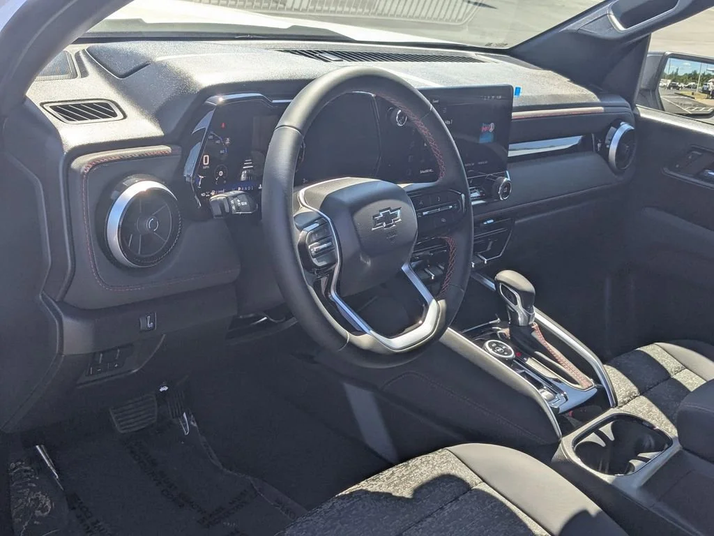 2025 Chevrolet Colorado Z71 - Photo 10