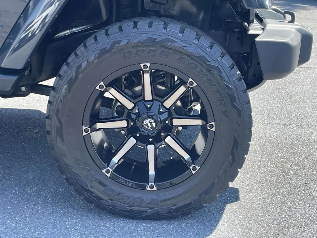 Used 2016 Black Jeep Unlimited Sahara image 10