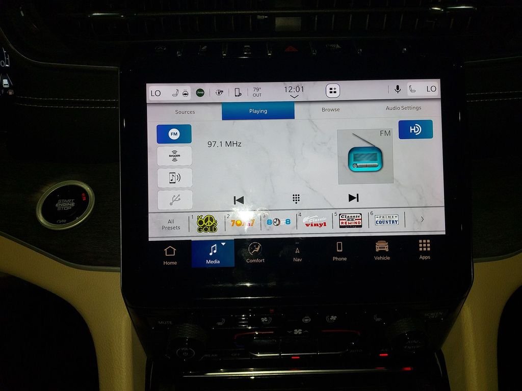 Used 2023 White/off-white Jeep Limited image 22