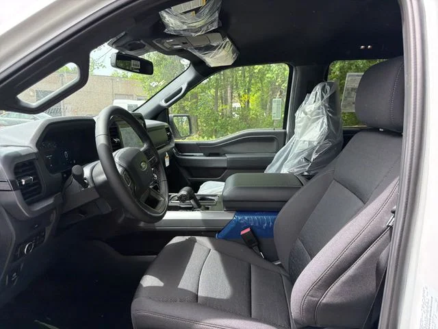 New 2026 Oxford White Ford XLT image 9