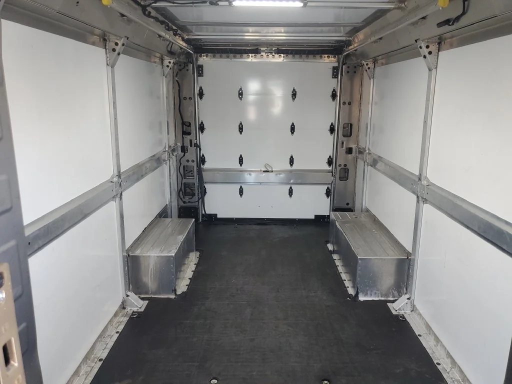 Used 2025 White Chevrolet 600 image 14