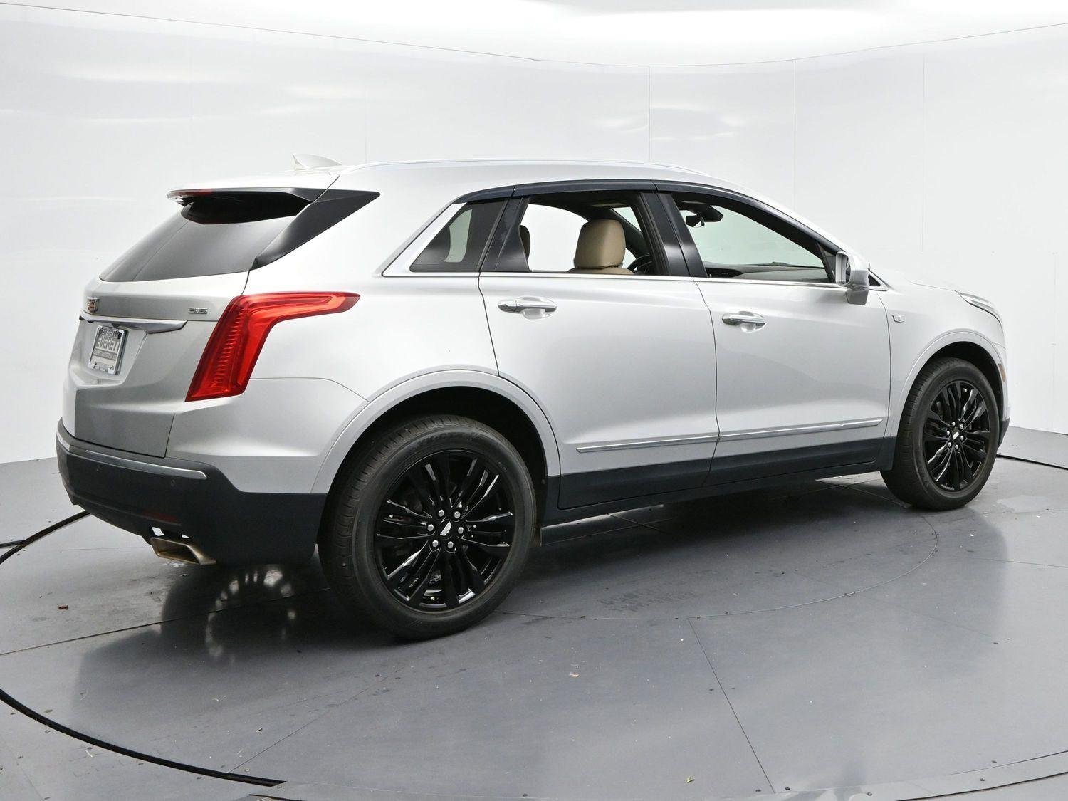 Used 2019 RADIANT SILVER METALLIC Cadillac Luxury FWD image 7