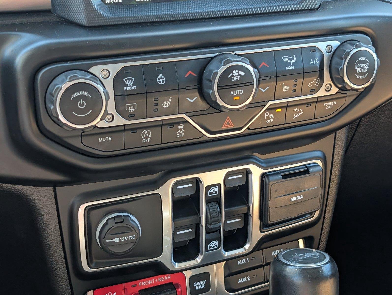 Used 2020 Sting-Gray Clearcoat Jeep Rubicon image 18