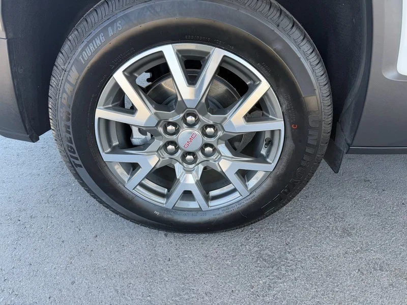 Used 2022 Summit White GMC SLE image 36