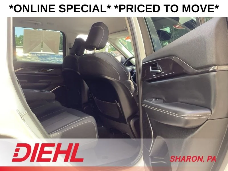 2022 Jeep Grand Cherokee Laredo - Photo 12