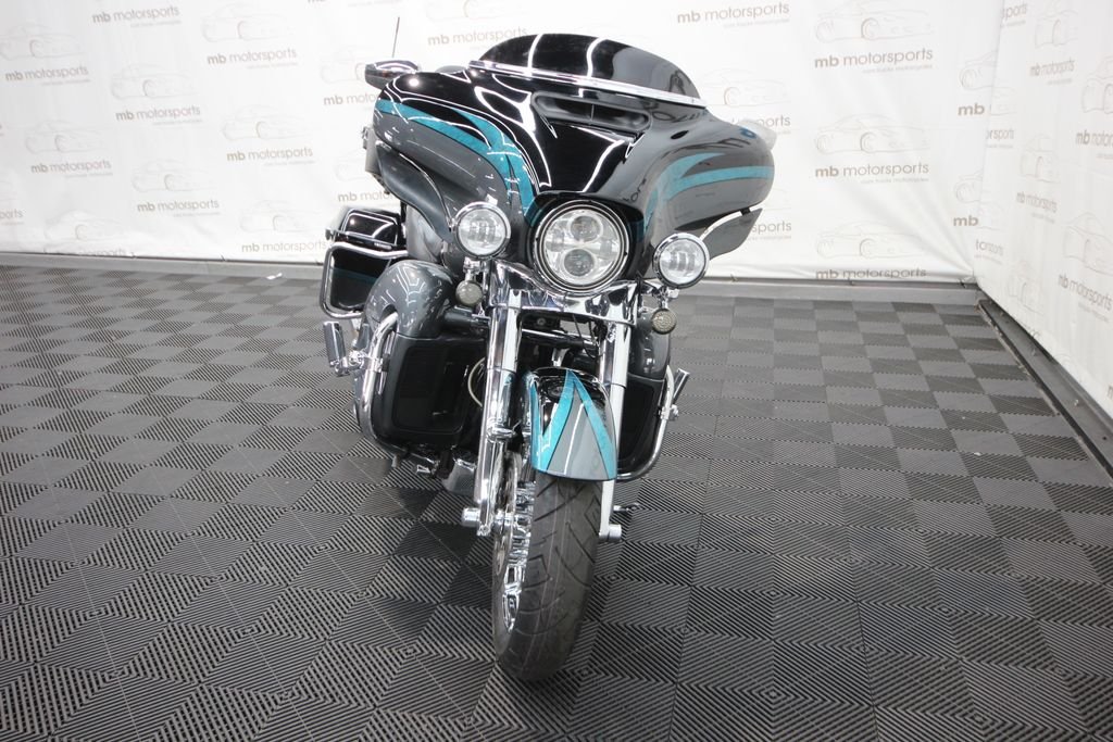 Used 2015 Gray Harley-Davidson FLHTKSE image 11