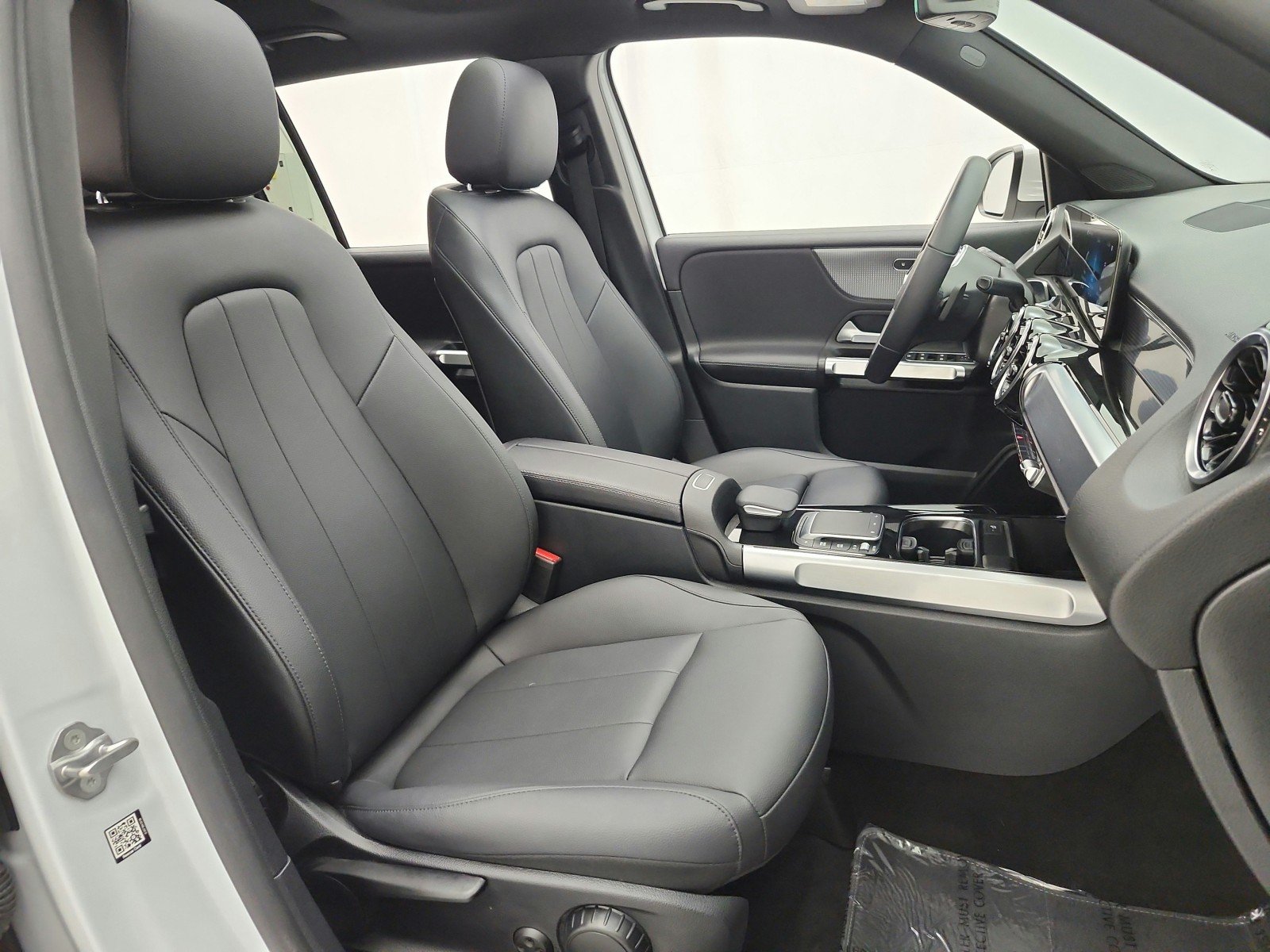 Used 2022 Digital White Metallic Mercedes-Benz GLB 250 SUV image 20