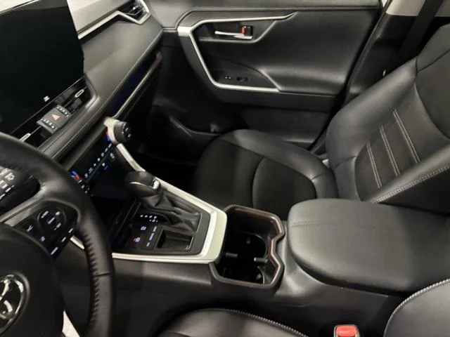 Used 2025 WIND CHILL PEARL Toyota  image 17