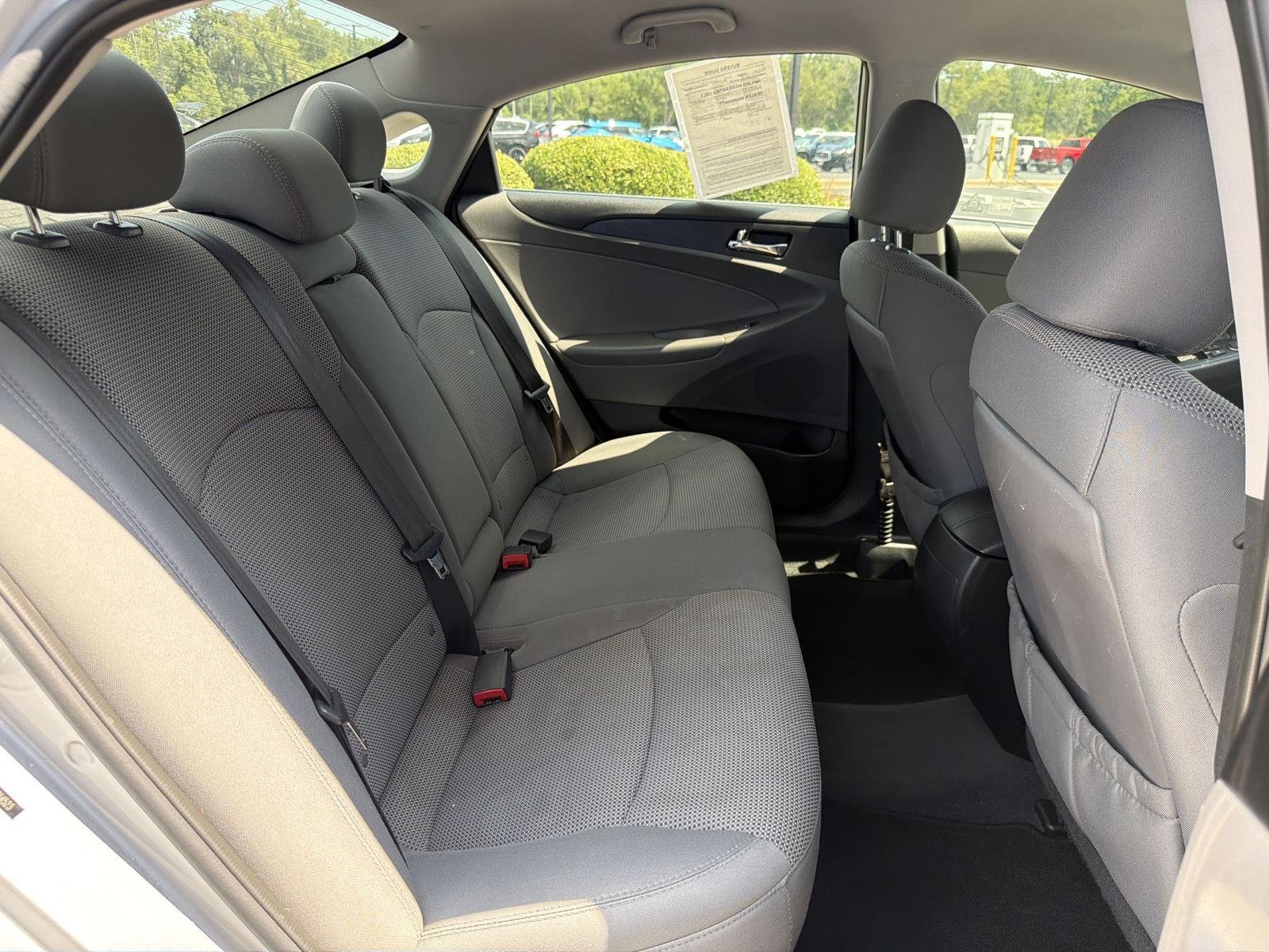 Used 2014 Radiant Silver Metallic Hyundai GLS image 31