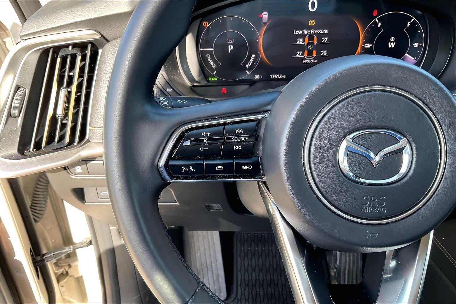 Used 2025 Platinum Quartz Mazda Preferred Package image 23