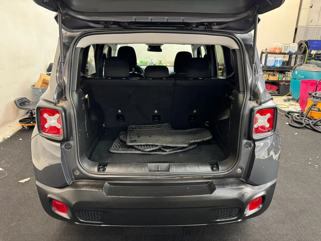 Used 2023 Gray Jeep Latitude image 6