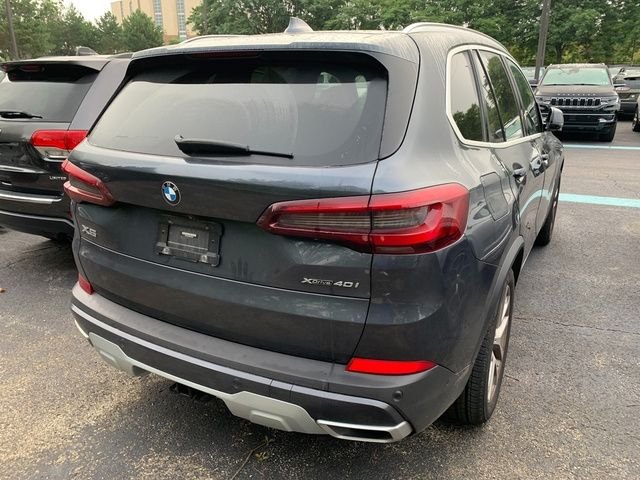 Used 2022 Gray BMW xDrive40i image 6