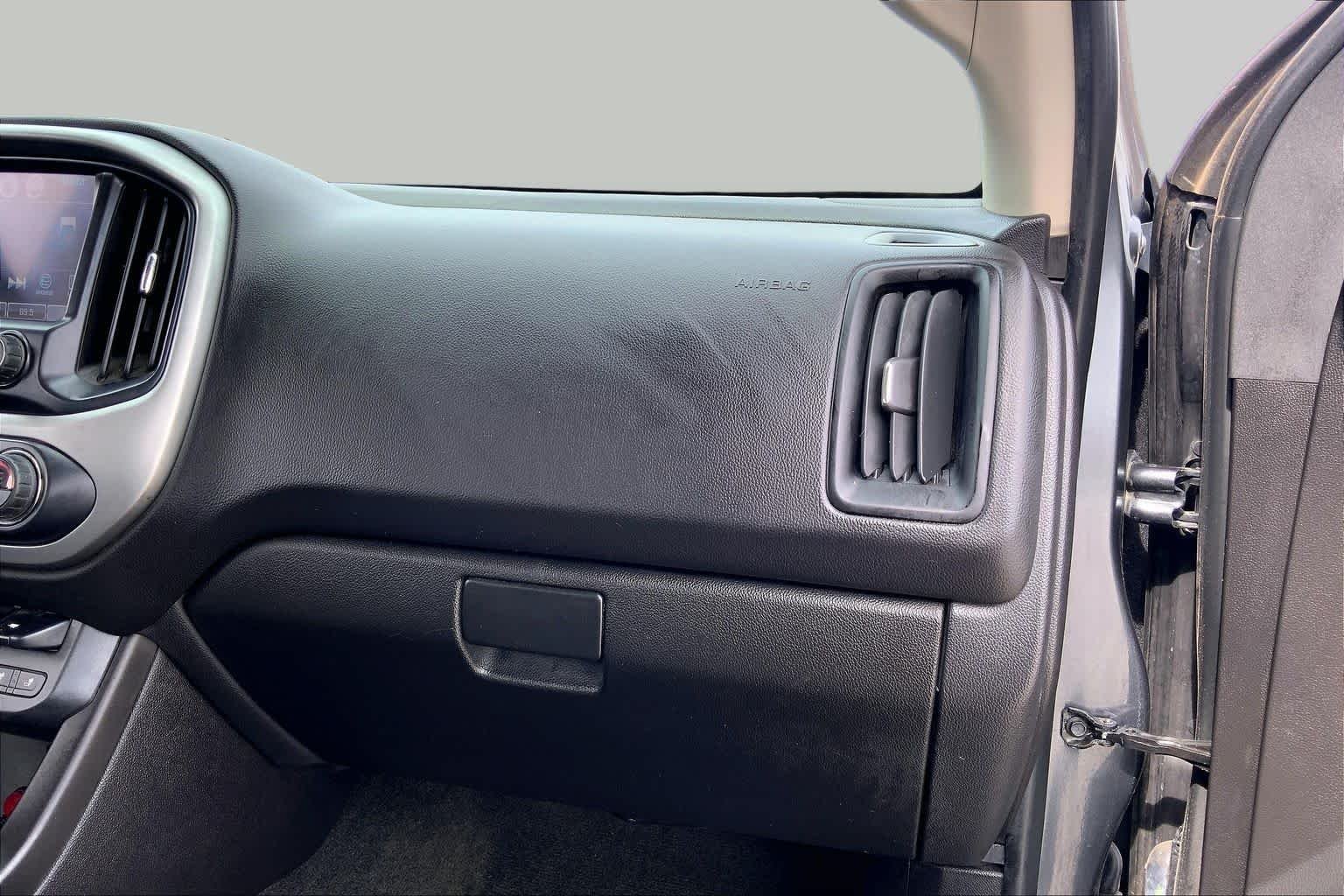 Used 2016 Cyber Gray Metallic Chevrolet 4WD LT image 18