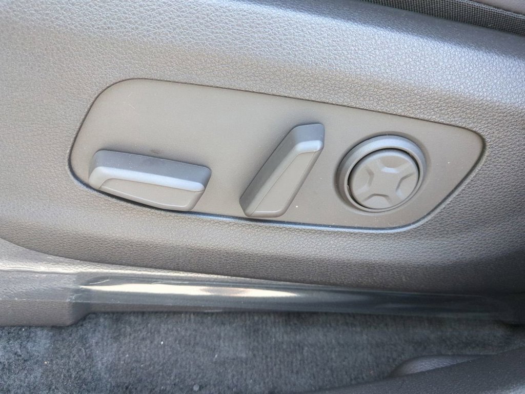 New 2026 Snow White Pearl Kia SX image 23