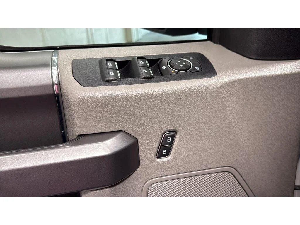 Used 2020 Oxford White Ford XLT Super Crew  4x4 3.5L 1 Owner 302A image 19
