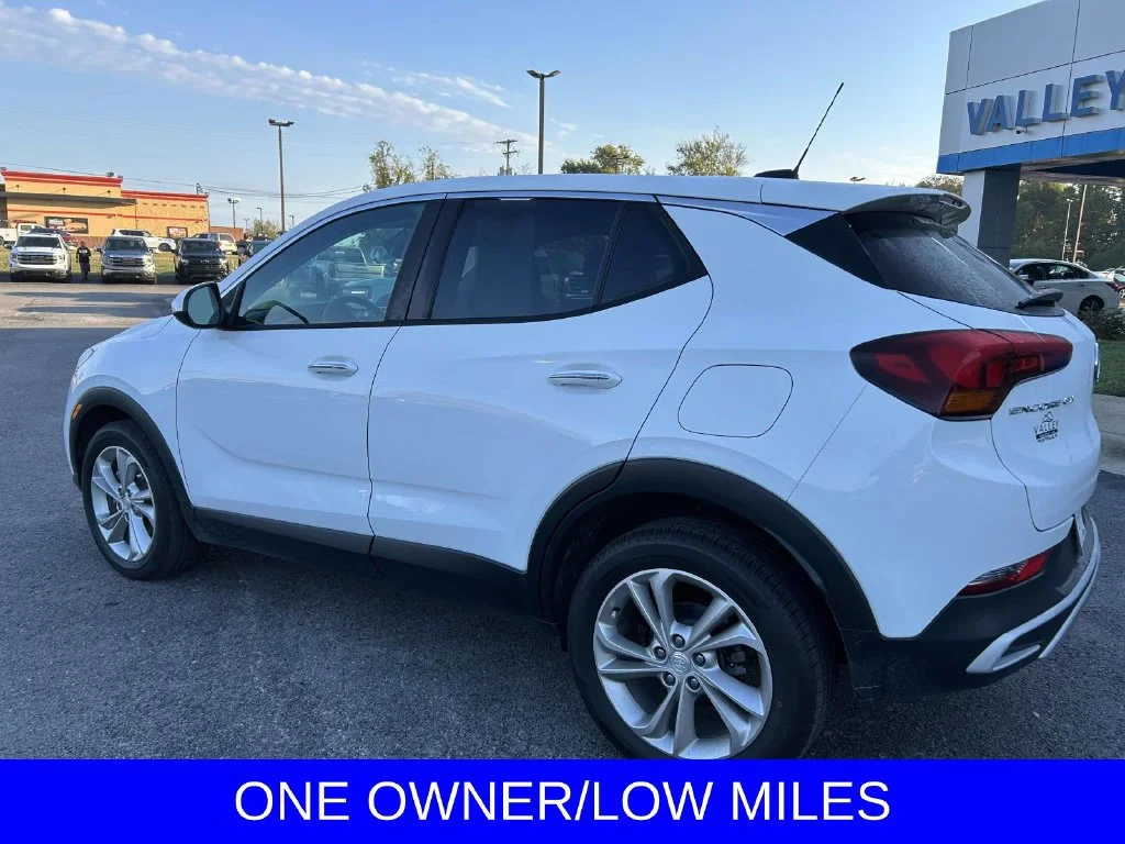 Used 2023 SUMMIT WHITE Buick Preferred image 6