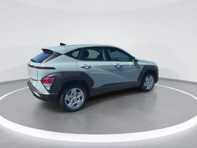Used 2027 Green Hyundai SE image 8