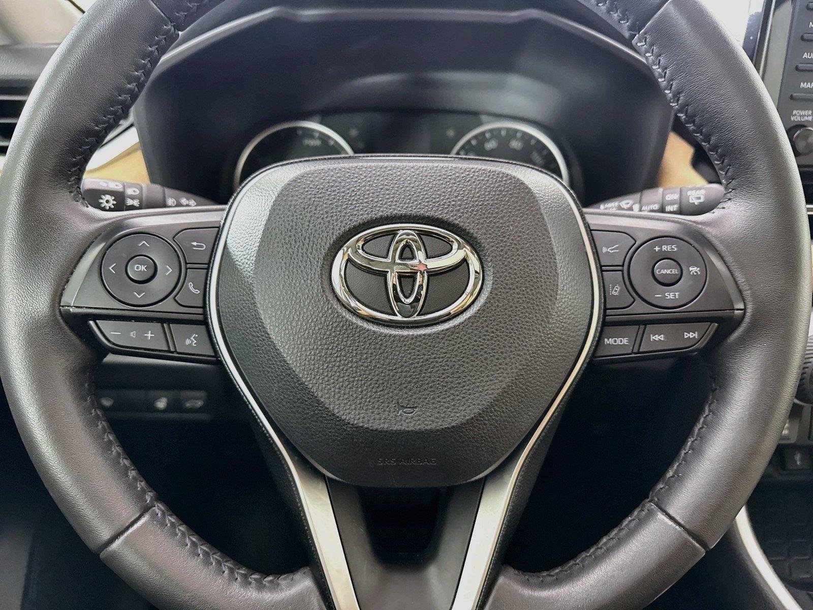 Used 2021 Blizzard Pearl Toyota XLE Premium image 16