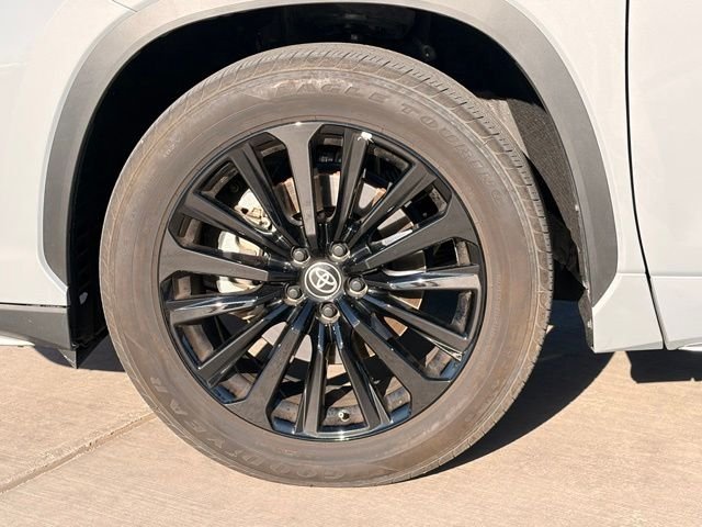 Used 2025 Cement Toyota XSE image 4
