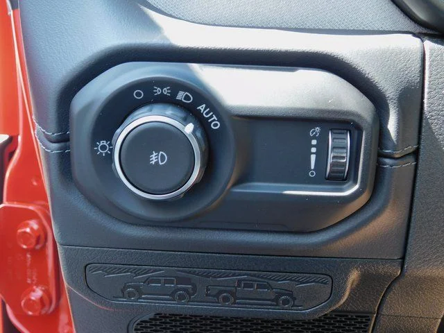 2025 Jeep Wrangler 4-Door Sahara - Photo 19