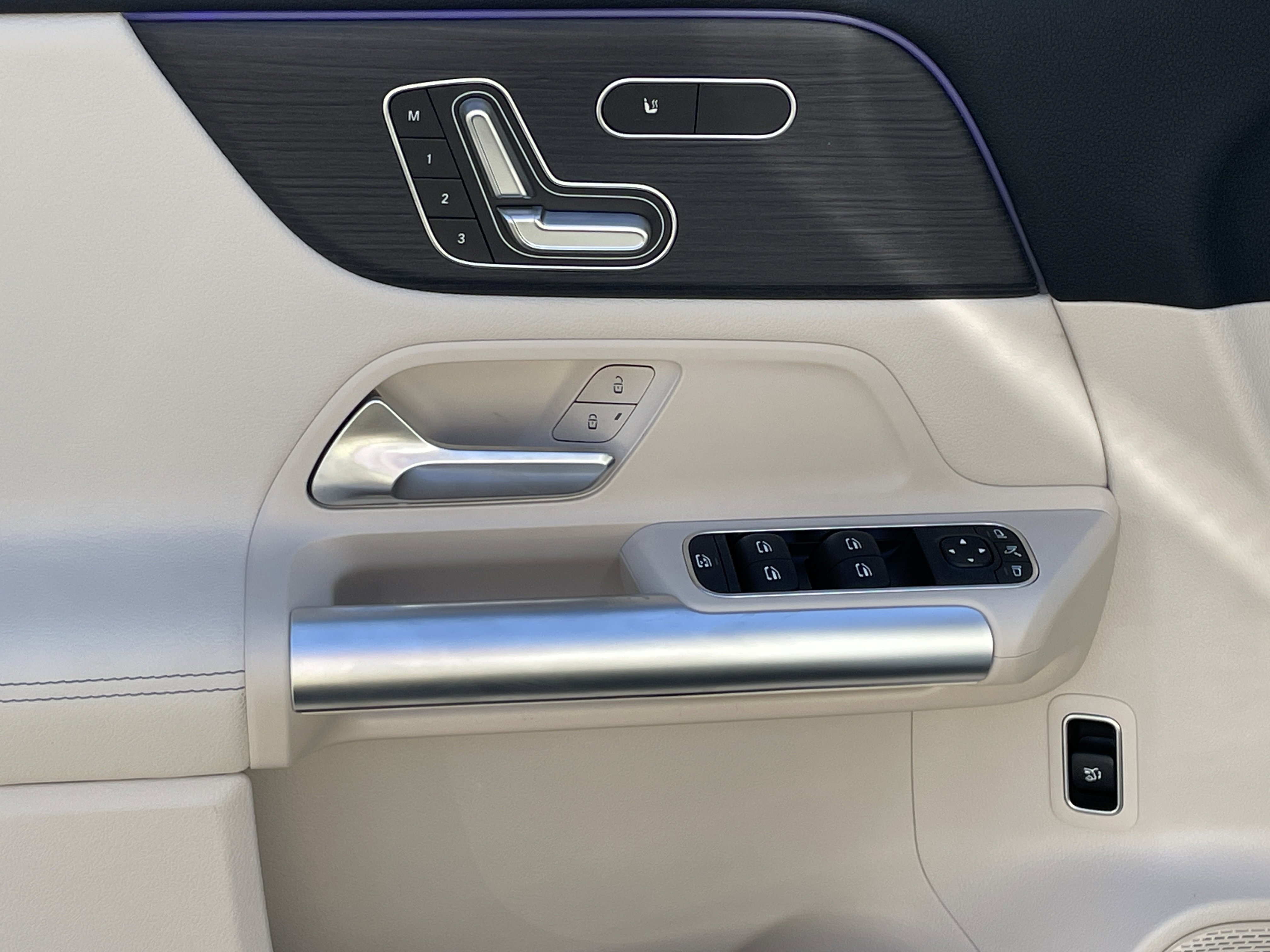 New 2026 Polar White Mercedes-Benz GLA 250 SUV image 16