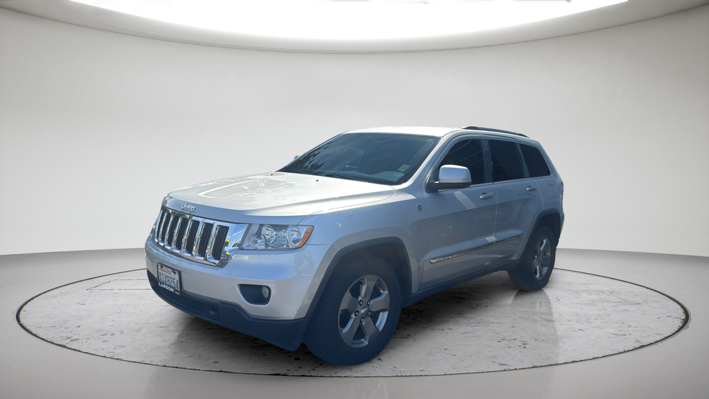 Used 2011 Silver Jeep Laredo image 12