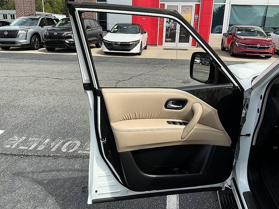 Used 2023 Aspen White Tricoat Nissan Platinum image 11