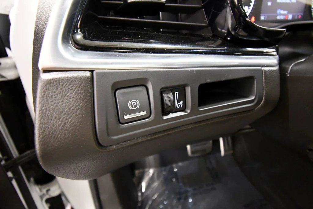 Used 2023 White Cadillac Sport image 20