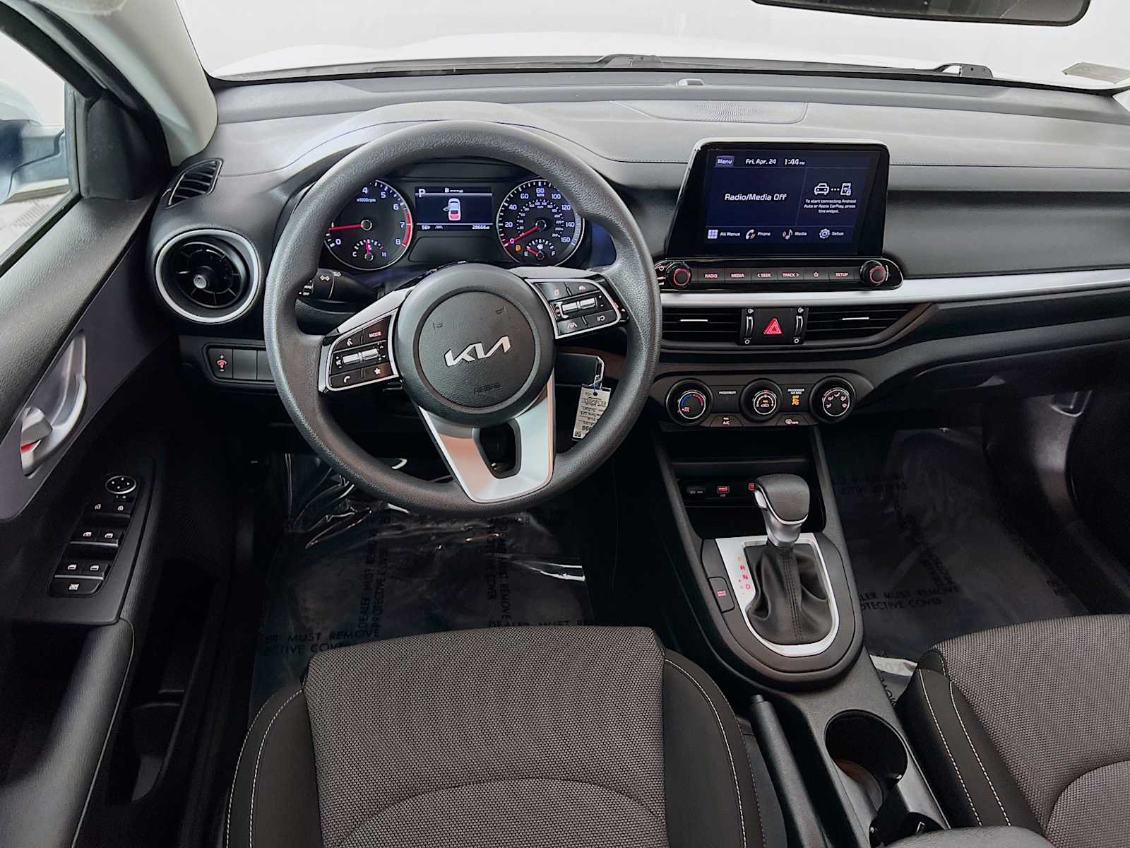 Used 2024 Snow White Pearl Kia LXS image 21