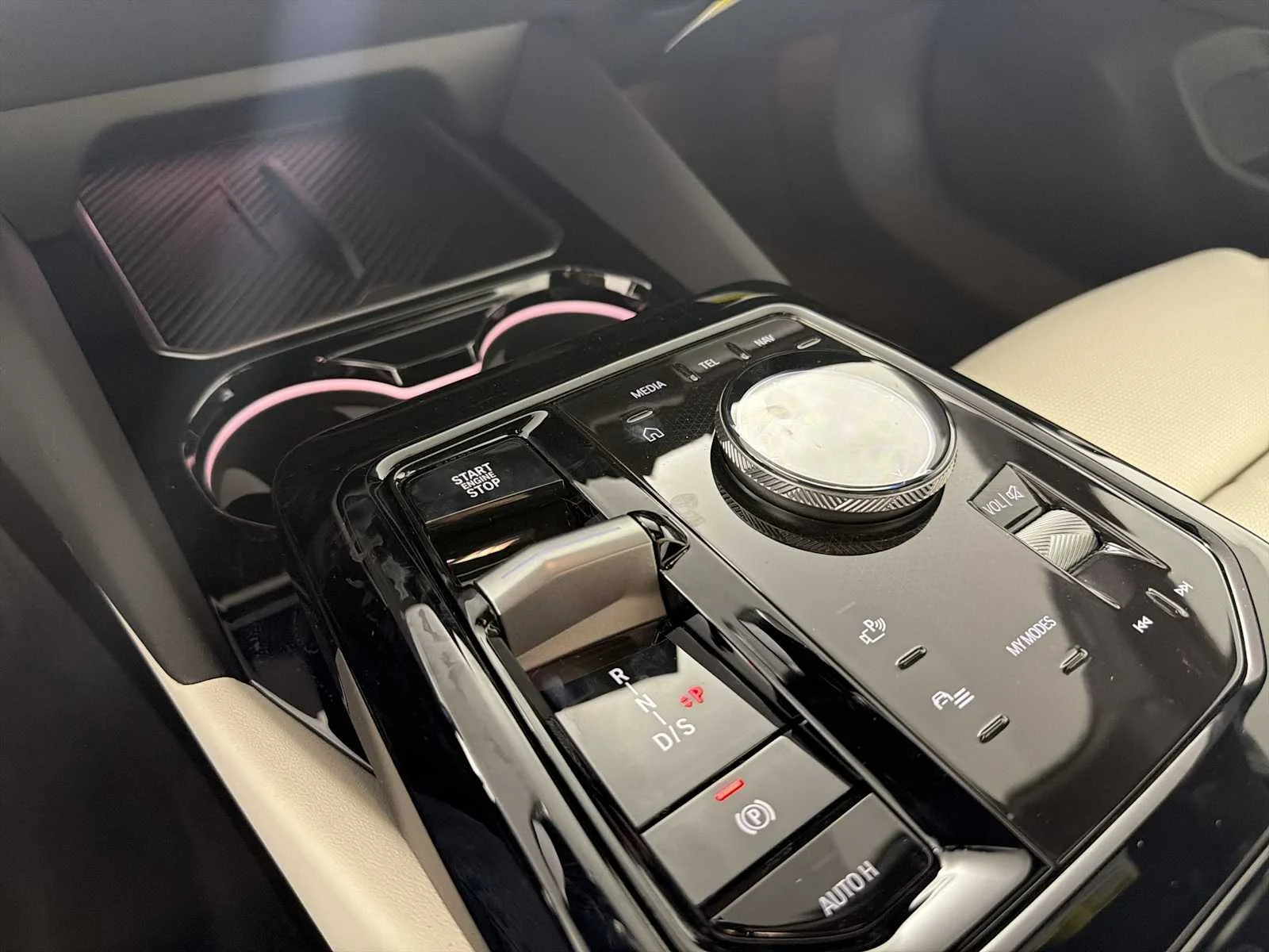 New 2026 Carbon Black Metallic BMW 530i xDrive image 16