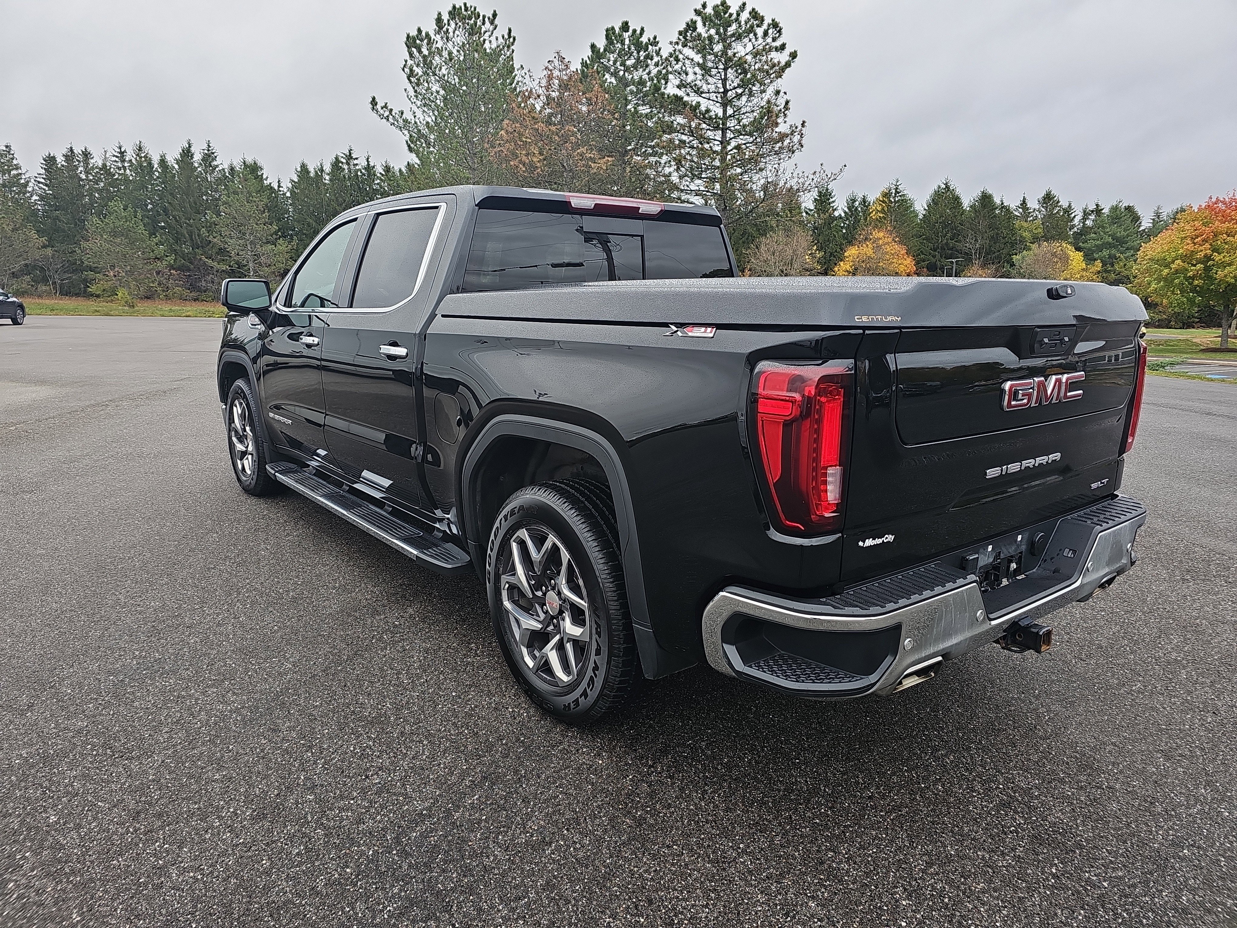 Used 2023 Onyx Black GMC SLT image 3