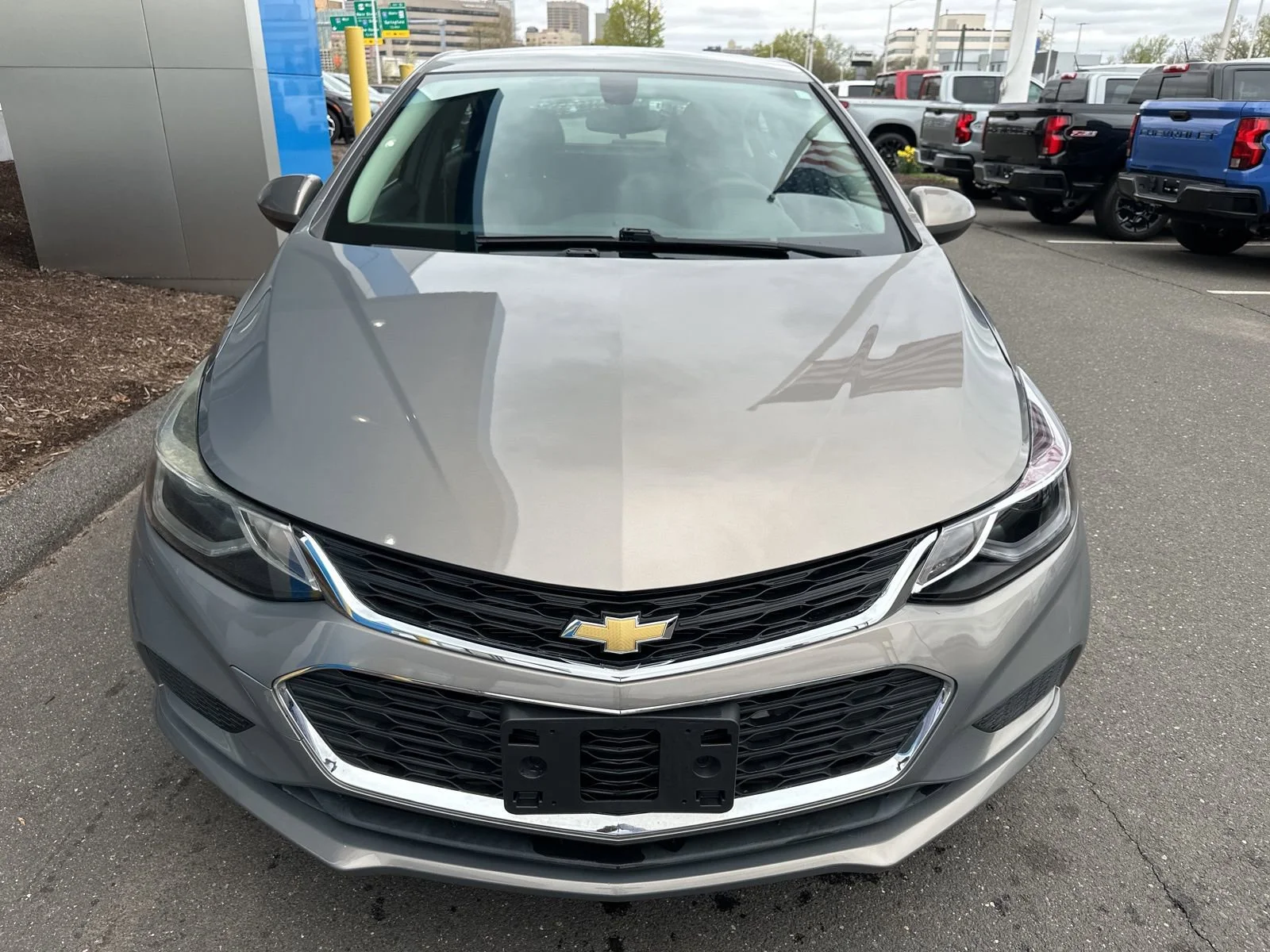 Used 2017 Chevrolet Cruze LT with VIN 3G1BE6SM5HS533293 for sale in East Hartford, CT