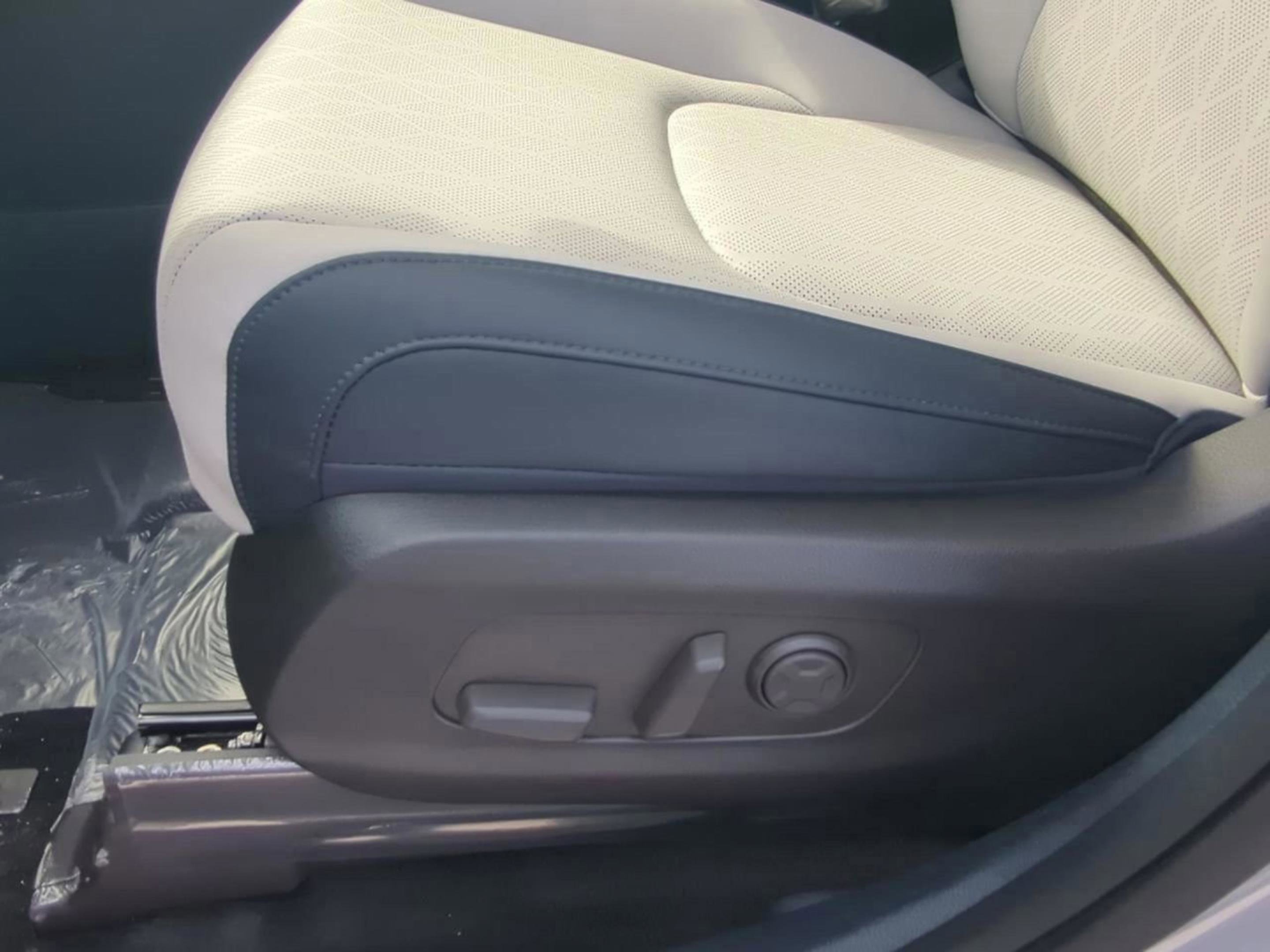 New 2026 Ivory Silver Kia EX image 24