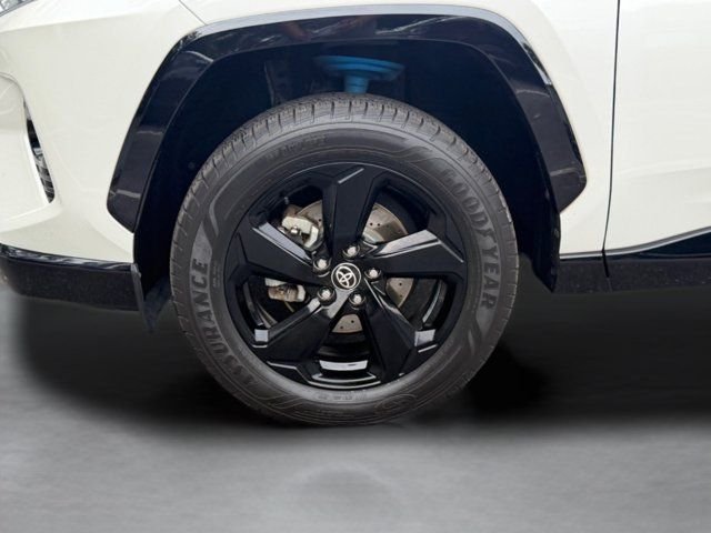 Used 2021 White Toyota XSE image 17