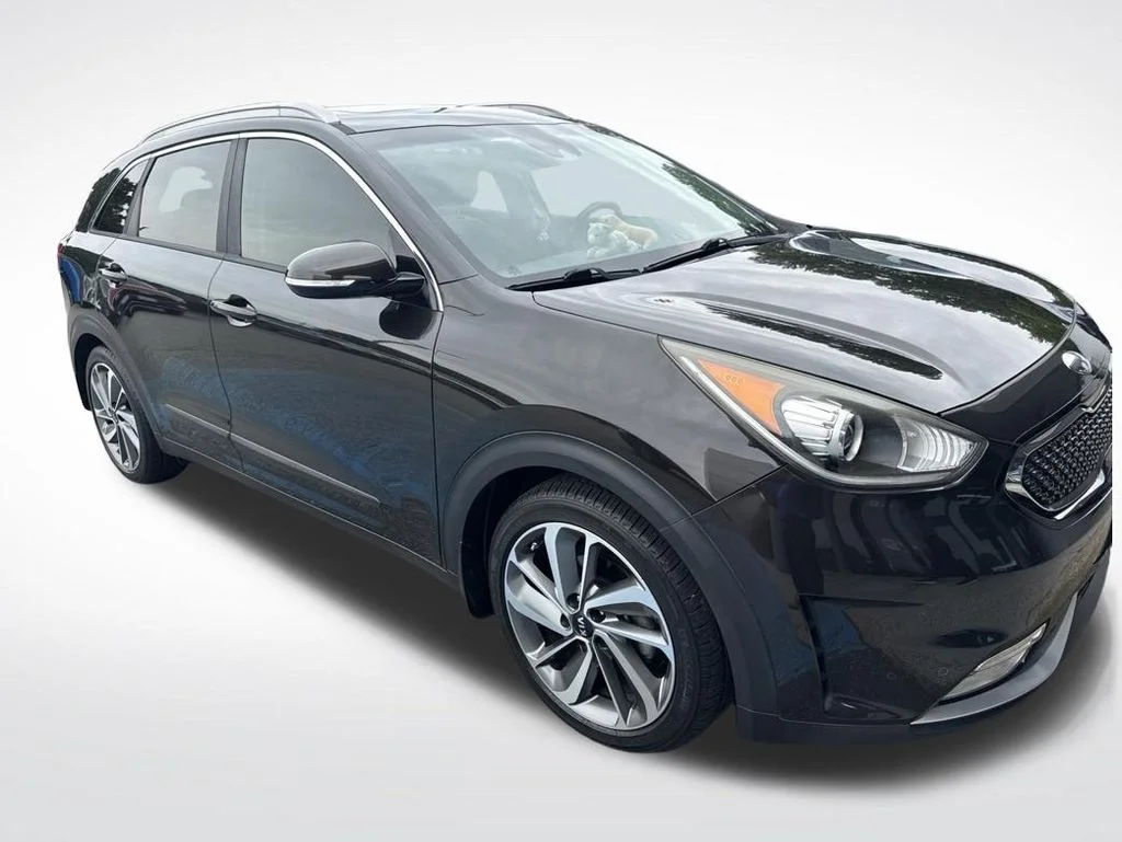 Used 2017 Black Kia Touring image 4