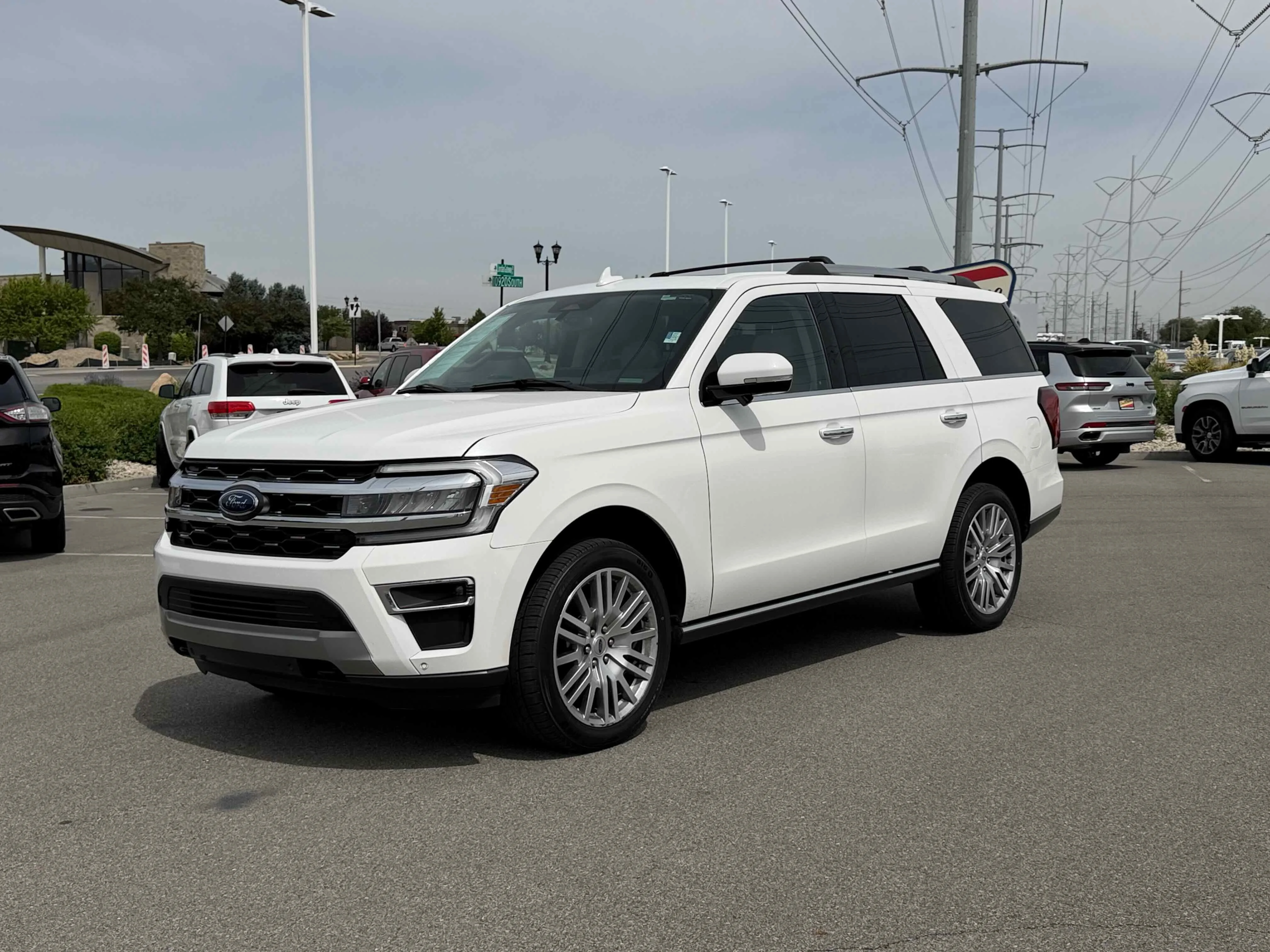 Used 2023 White Metallic Ford Limited image 1