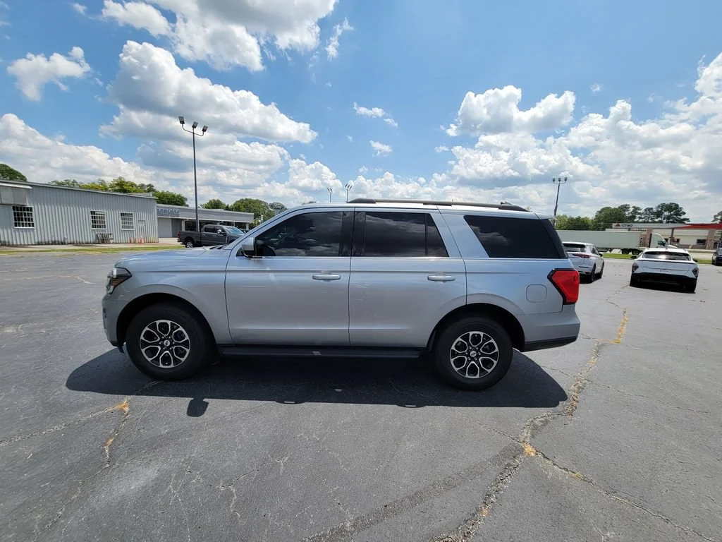 Used 2024 Black Ford XLT image 2