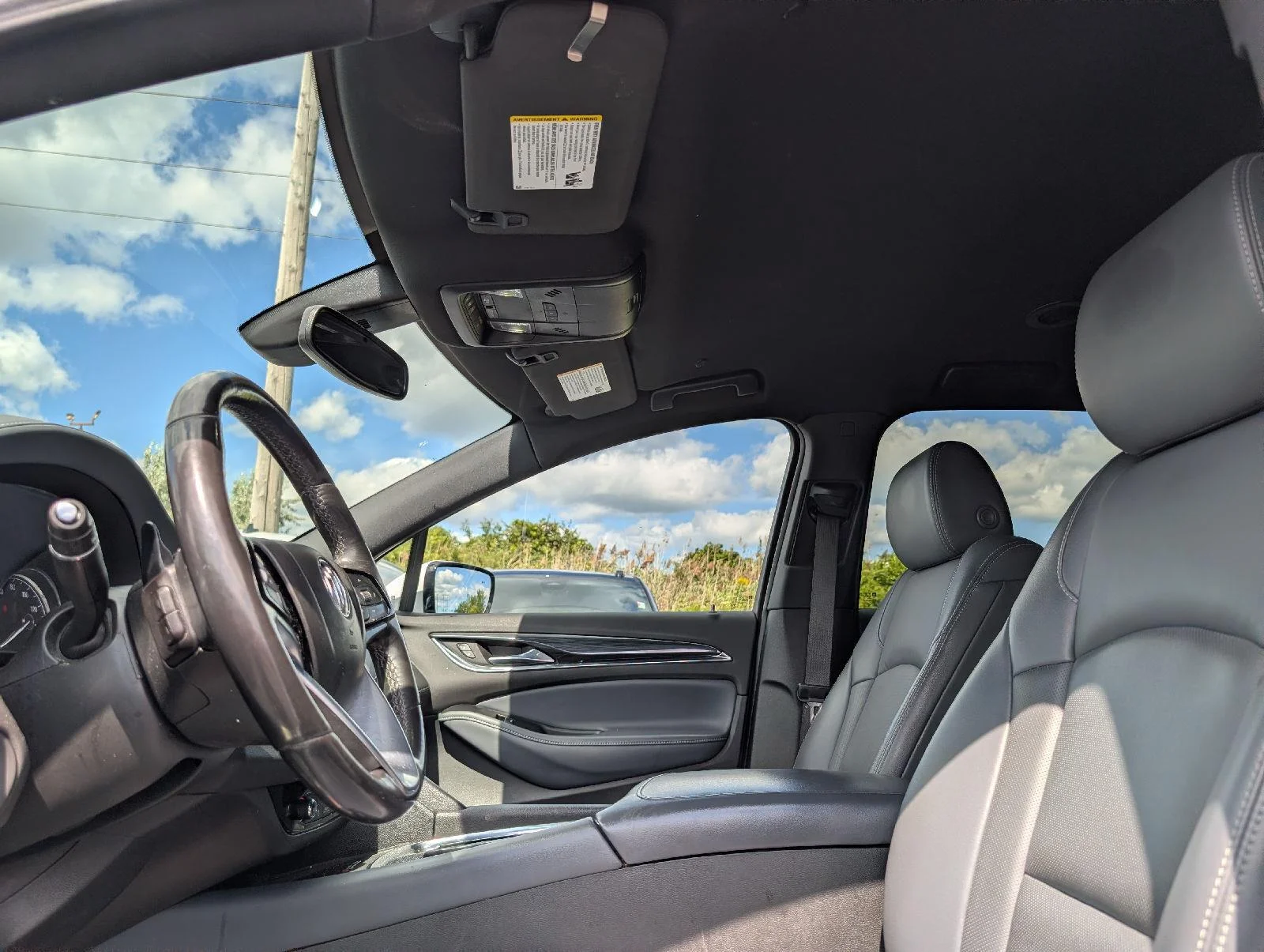 Used 2024 Summit White Buick Essence image 10