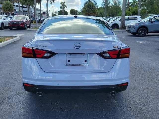 New 2026 Gray Sky Pearl / Super Black Two-tone Nissan SR image 5