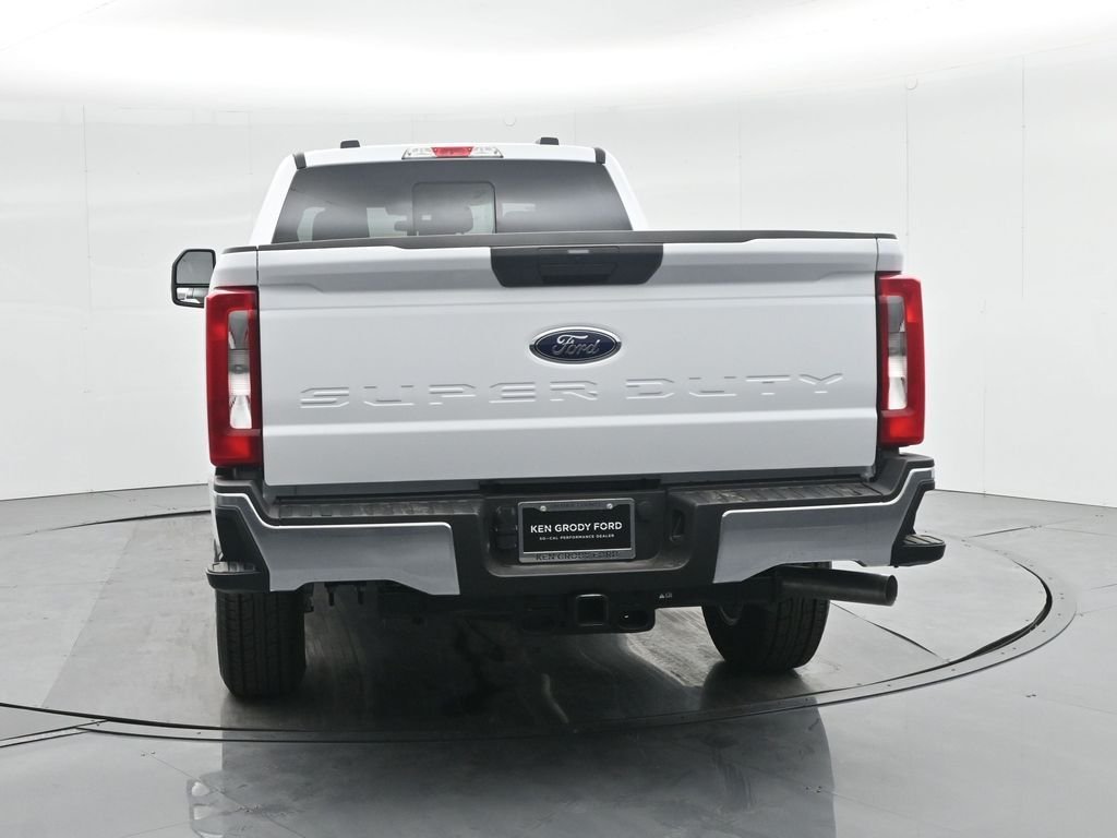 New 2026 Oxford White Ford XLT image 27